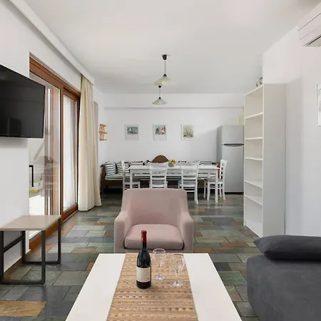 Arte Apartment
