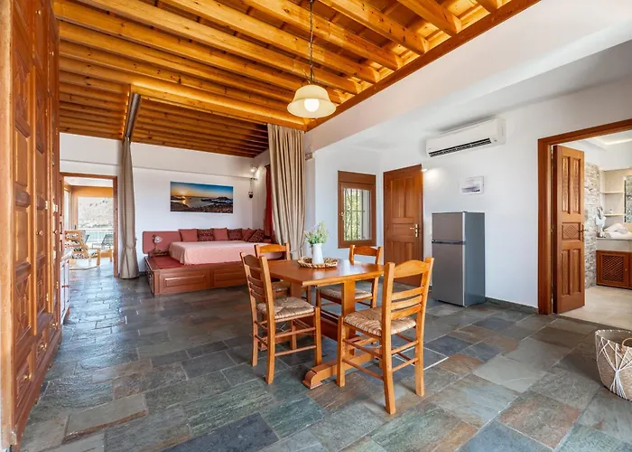 Arte Beachfront شقة Pefki